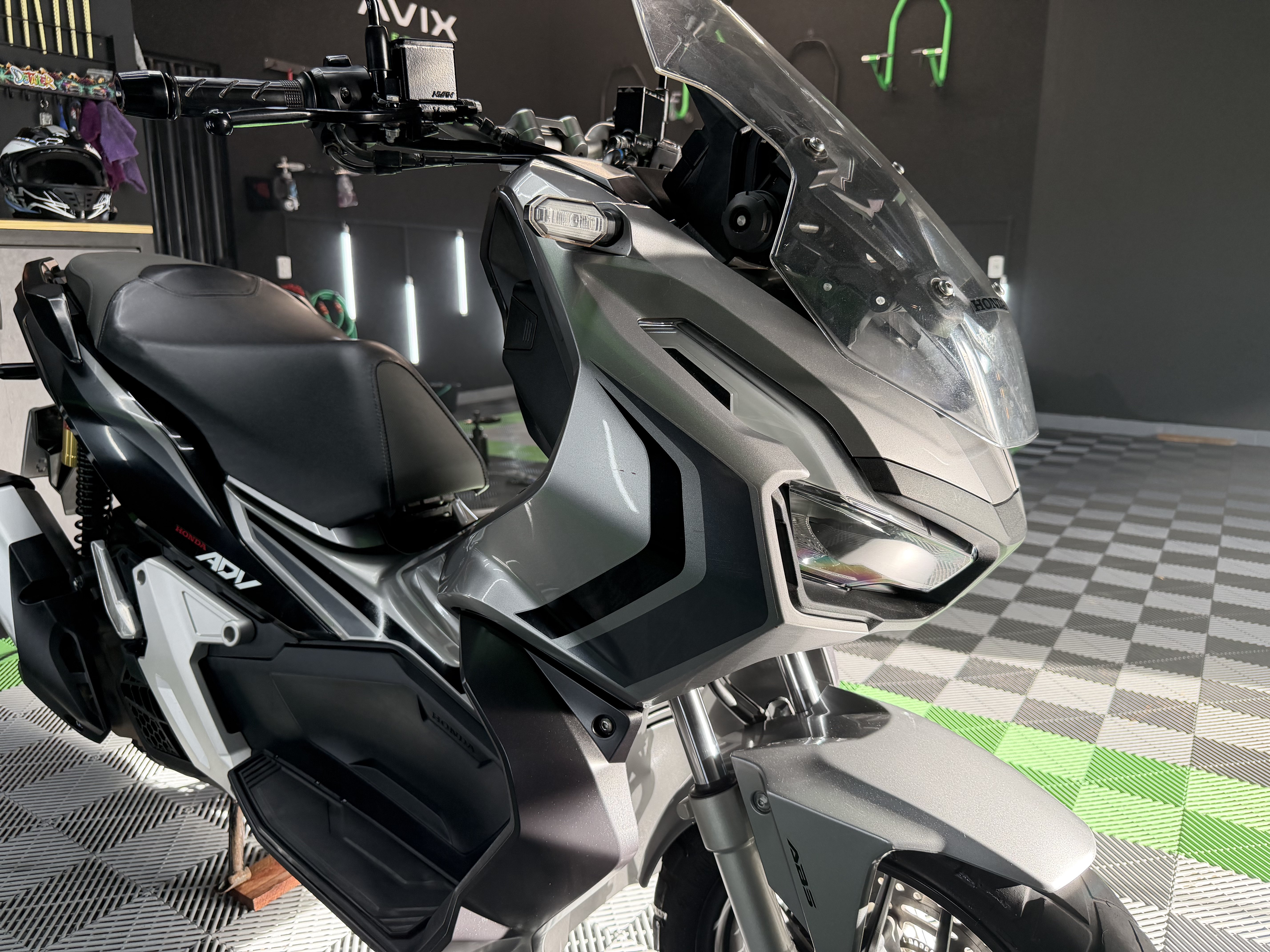 Scooter detalhada - Avix Detail