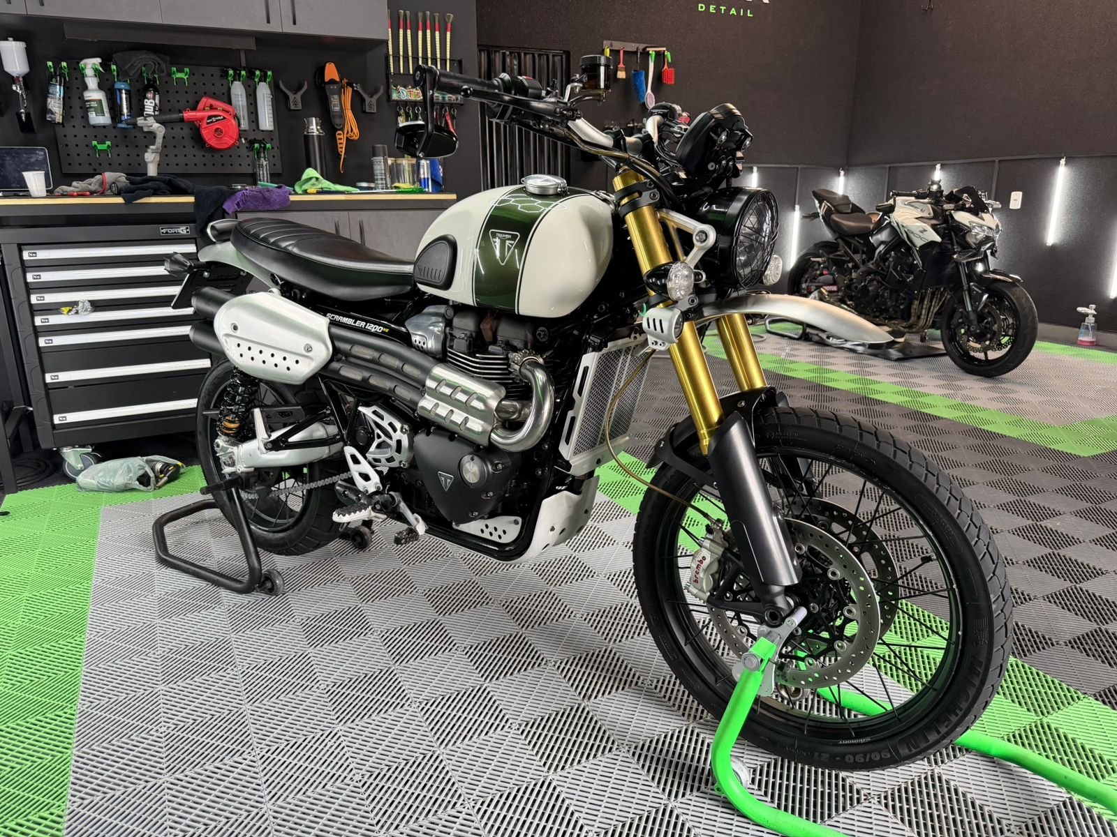 Moto Scrambler - Avix Detail
